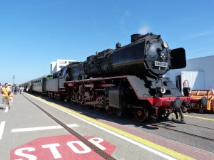 Tage der Industriekultur Rhein-Main 2012 - 50 3552-2 mit historischem Zug am Frankfurter Flughafen