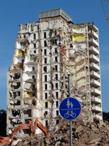 Ehemaliges Wohnhaus für Bedienstete des Klinikums Frankfurt Höchst während des Abrisses