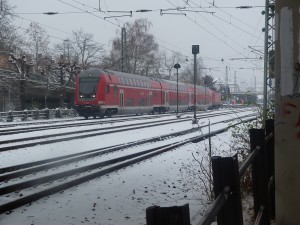 Rangierender Zug der DB-Regio beim Bahnhof Frankfurt-Griesheim