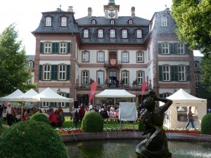 Eröffnungsfeier des 57. Schlossfests im Garten des Bolongaropalasts in Frankfurt am Main Höchst