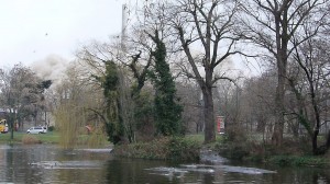 Der AfE-Turm in Frankfurt am Main ist gesprengt worden.