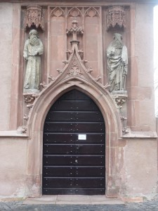 Portal der Justinuskirche in Frankfurt am Main-Höchst