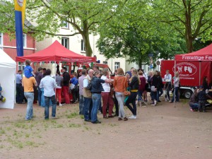 Bürgerfest in Unterliederbach 2013: Ein Blick zur Freiwilligen Feuerwehr