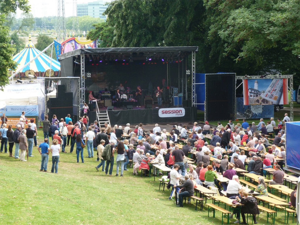 IKatzeBlues locken die Sonne während des 1. Höchster-Blues-Festivals heraus