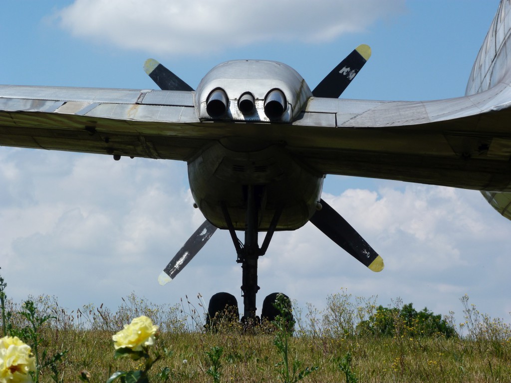 Linkes Trieb- und Fahrwerk der Avia 14T 3114