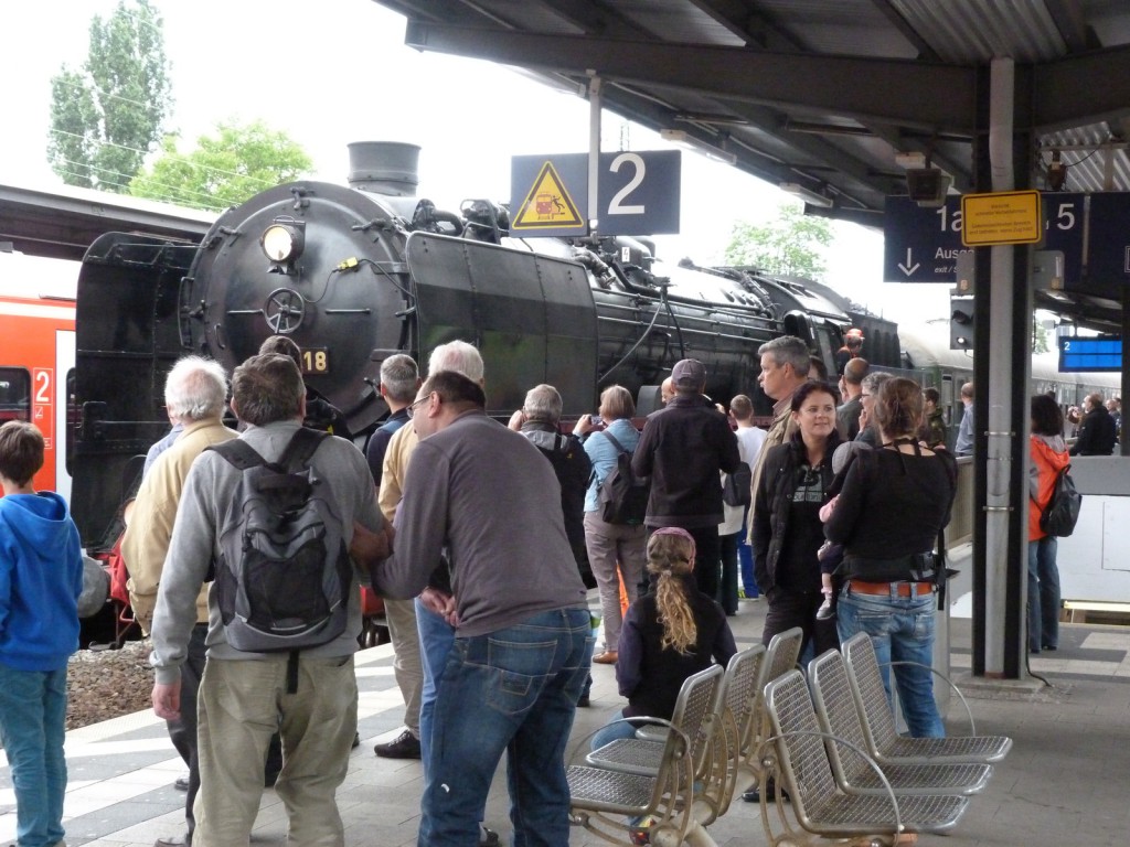 Dampflokomotive 01 118 am 29. Mai 2014 in Neustadt (Weinstr) Hbf