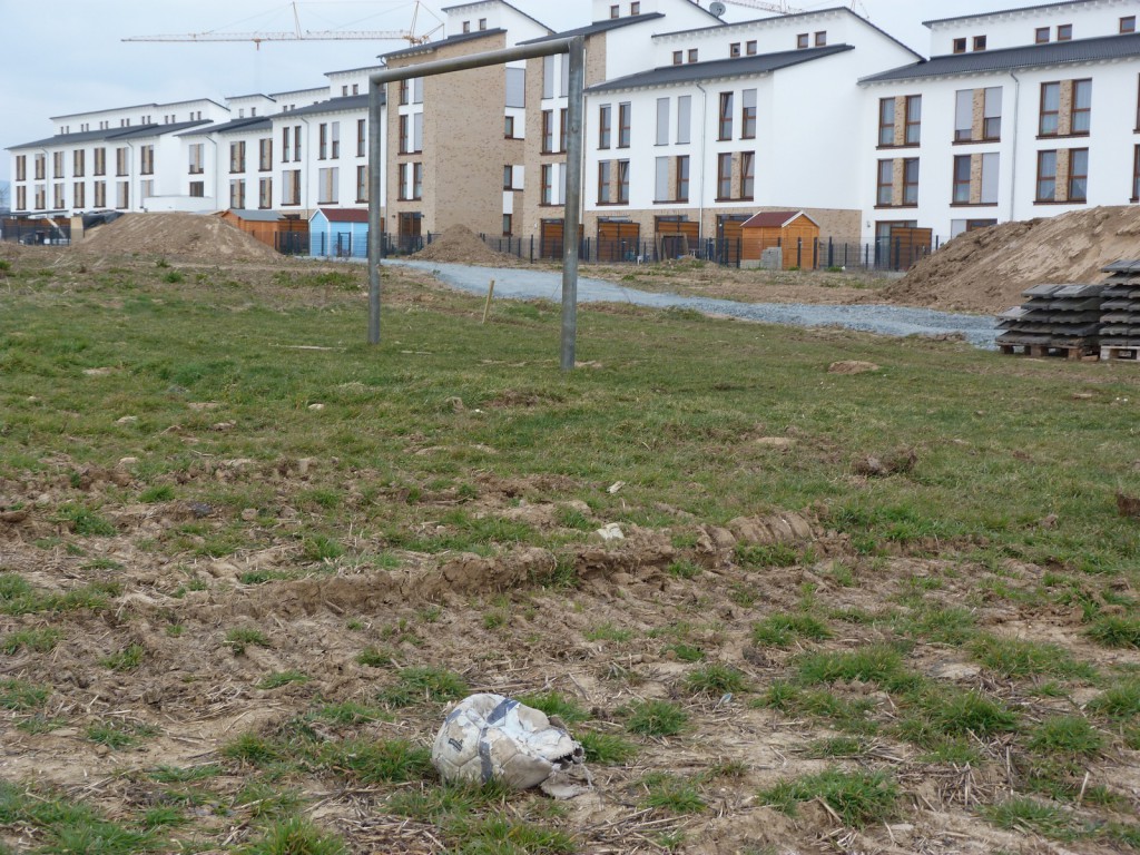 Hortensienring, Frankfurt am Main Unterliederbach, Rückseiten der Häuser von Westen gesehen