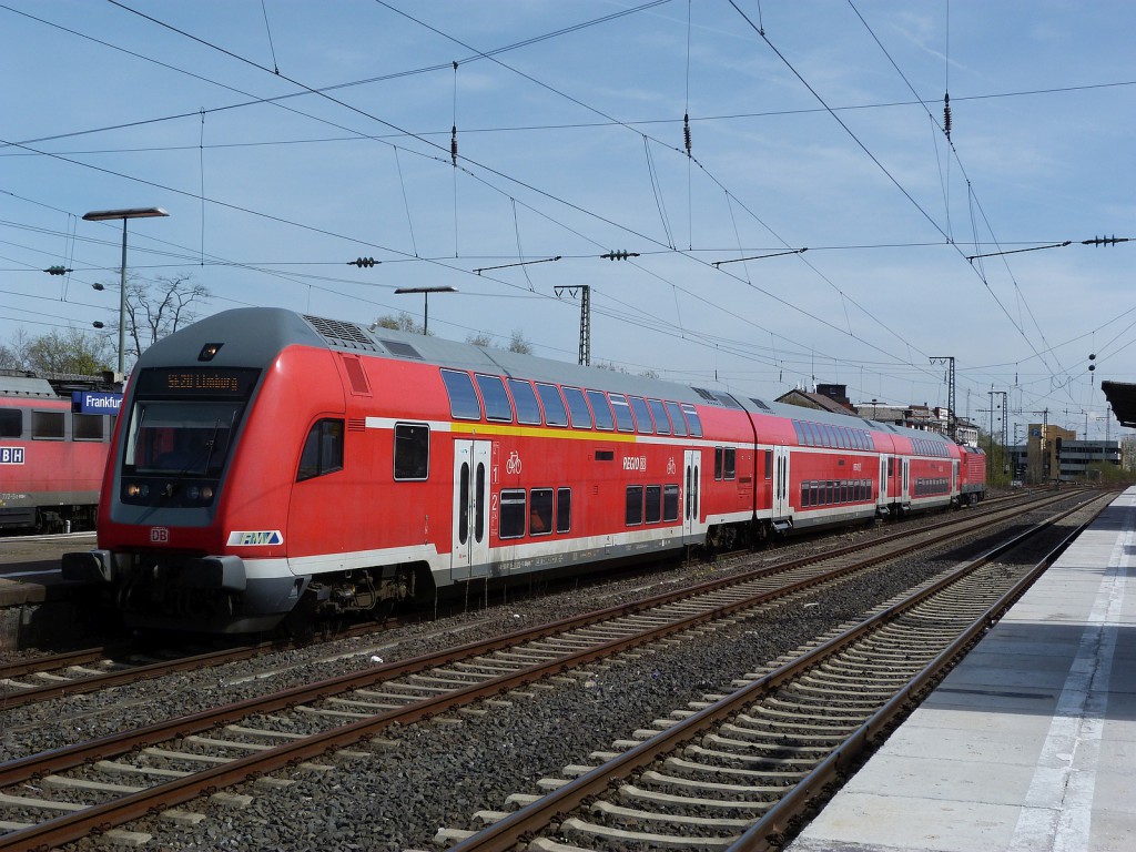 Stadtexpress nach Limburg im Bahnhof Frankfurt-Höchst