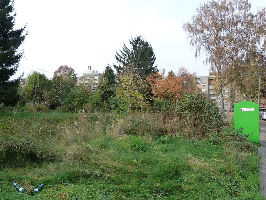 Engelsruhe / Markomannenweg in Frankfurt am Main Unterliederbach. 2014 befindet sich hier noch eine Brache.