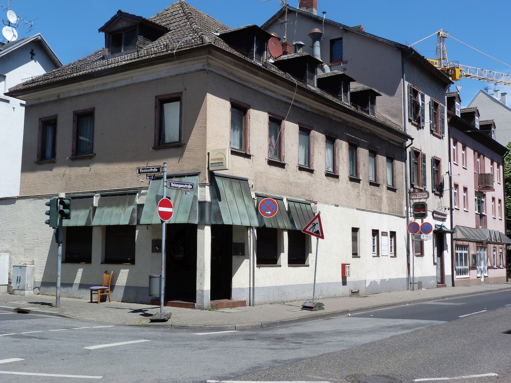 Die Bolongarostraße in Frankfurt am Main Höchst gegenüber dem Bolongaropalast