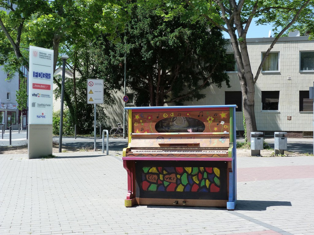 Klavier in der Michael-Stumpf-Straße