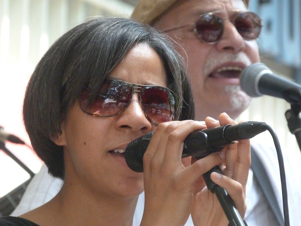 Bernadette Gerwin und Gerhard Gerstner von Harvest Moon beim Fest von Zweitausendeins-Frankfurt