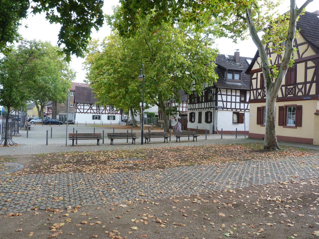 Marktplatz in Frankfurt am Main Unterliederbach im Herbst 2015