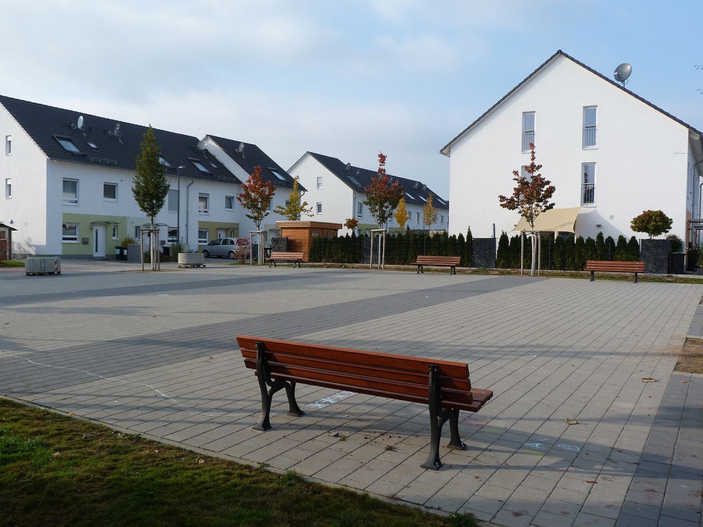 Zaubernussplatz in der Parkstadt, Frankfurt am Main Unterliederbach