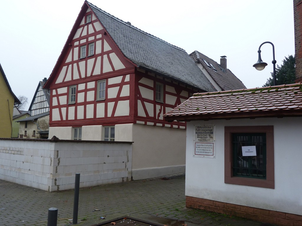 Fachwerkhaus und Waage in Frankfurt am Main Unterliederbach