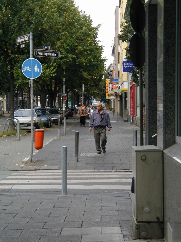 Frankfurt am Main Unterliederbach, Königsteinerstraße Ecke Sieringstraße mit Blickrichtung Norden (2000)