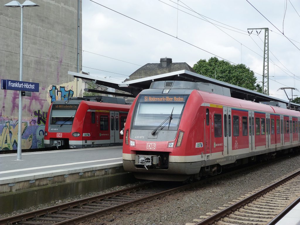 S-Bahn-Züge in Frankfurt-Höchst