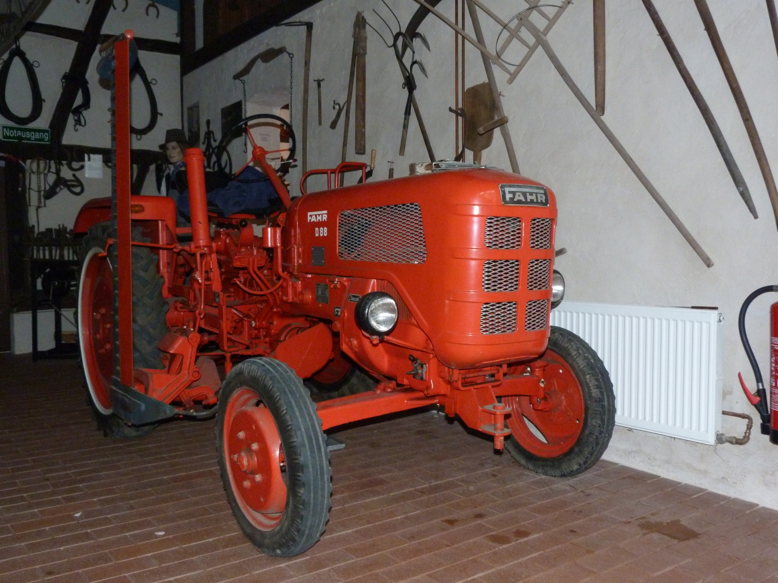 Traktor Fahr D88