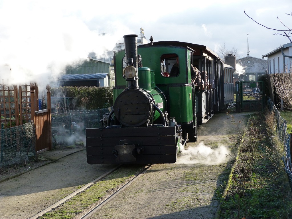 Feldbahnlokomotive Besigheim mit Zug
