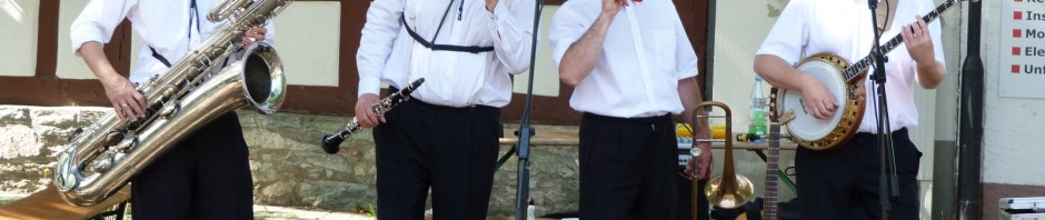 Die Heißen Vier auf dem Marktplatz in Unterliederbach