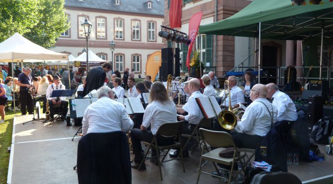 Höchster Blasorchester / Musikverein Unterliederbach spielt auch 2016 zur Schlossfesteröffnung