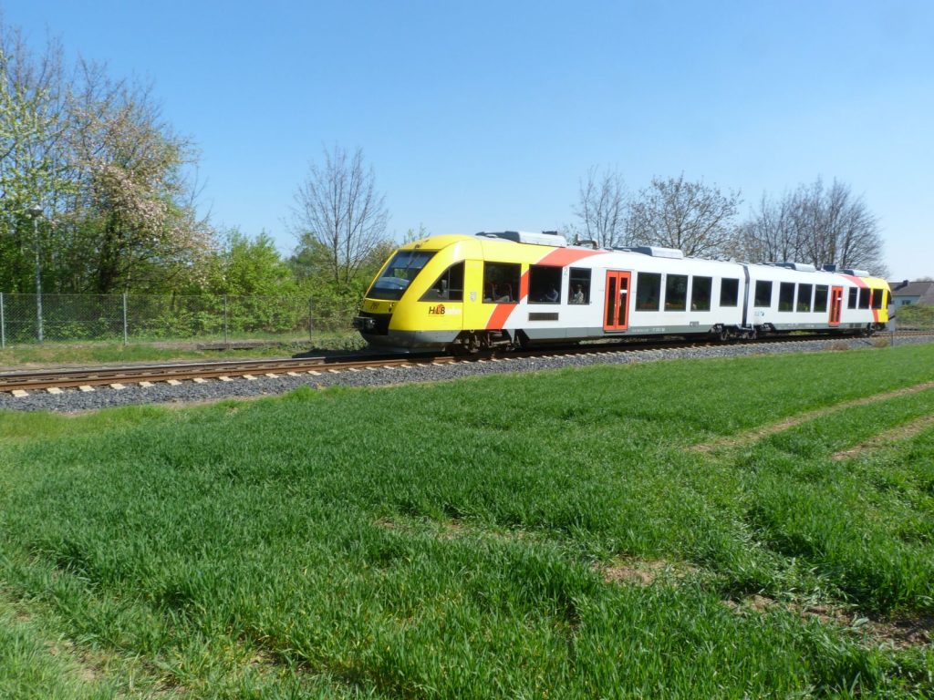 Frankfurt am Main Unterliederbach Triebwagen der HLB