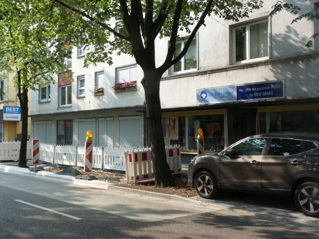 Bushaltestelle "Euckenstraße" in Frankfurt am Main Unterliederbach