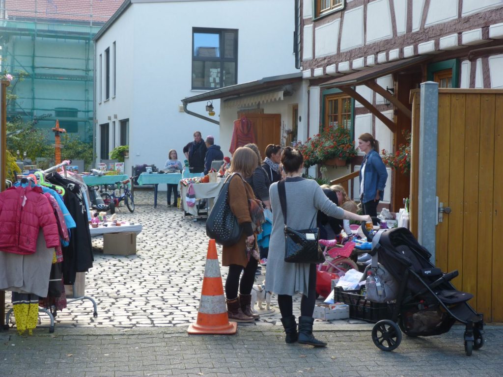 Höfeflohmarkt in Unterliederbach