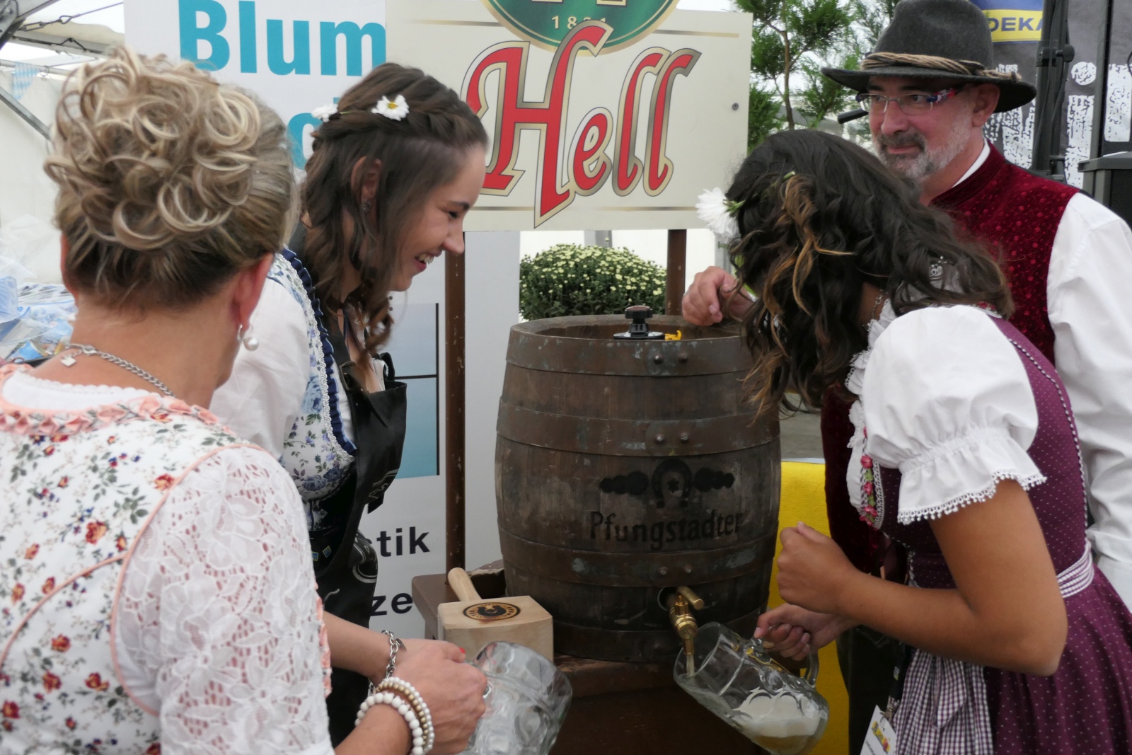 Fassanstich beim Unterliederbacher Oktoberfest