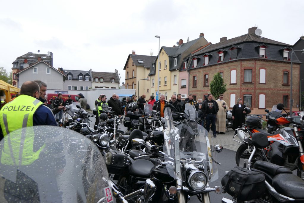 Biker fahren für Kinder - Frankfuhrt am Main Unterliederbach