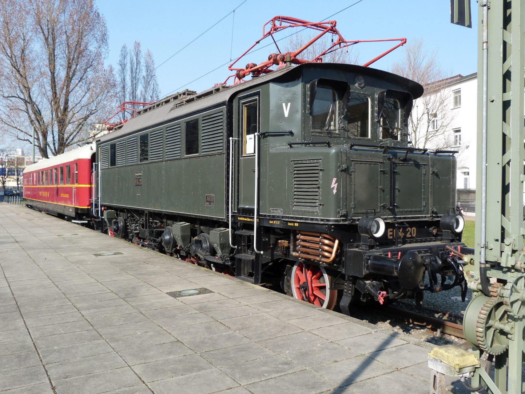 E04 20 mit Mitropa-Wagen