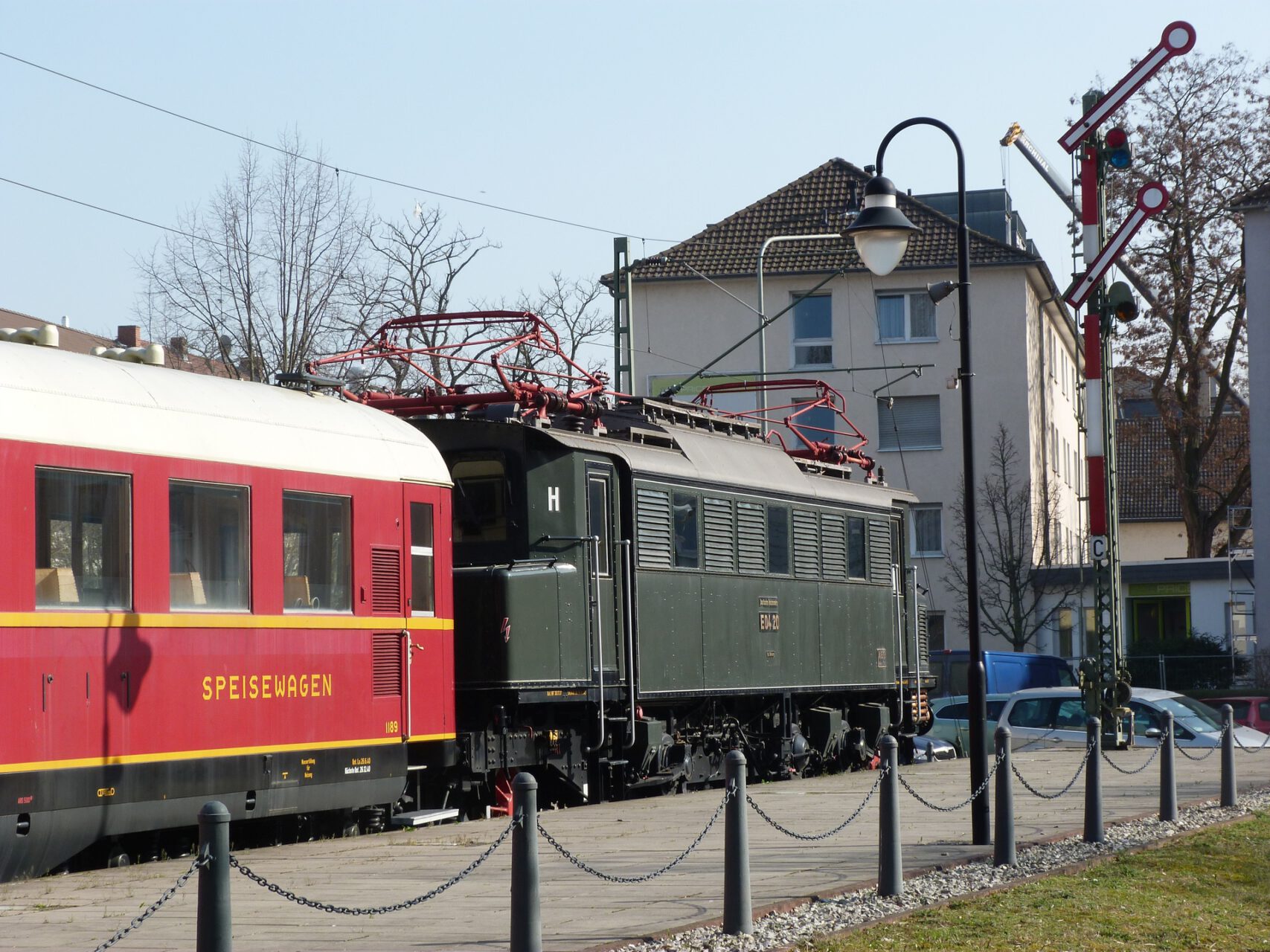 Alte Schnellzuglokomotive E04 20