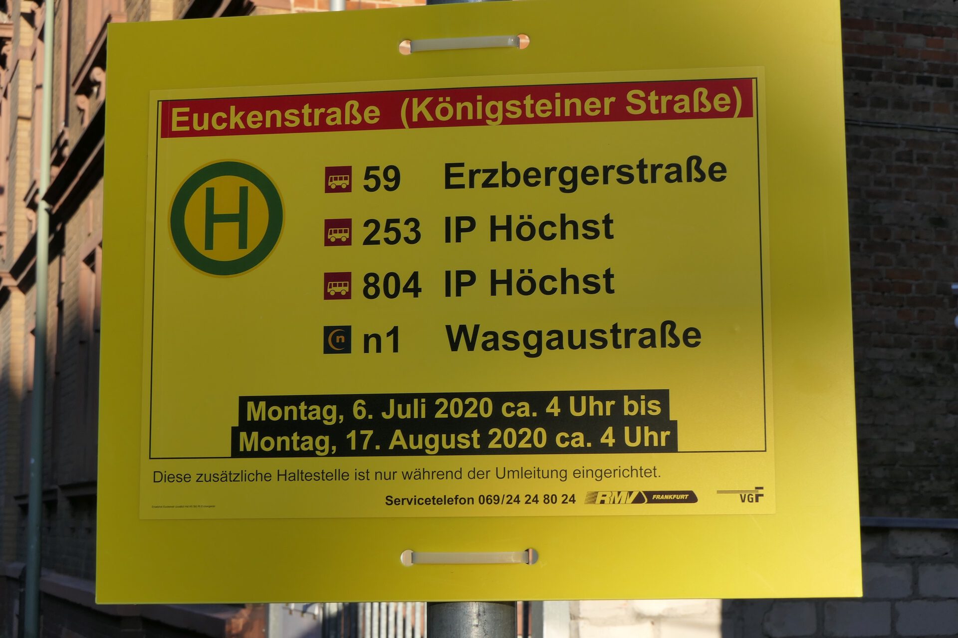 Ersatzhaltestelle für die Bushaltestelle Euckenstraße in der Königsteiner Straße