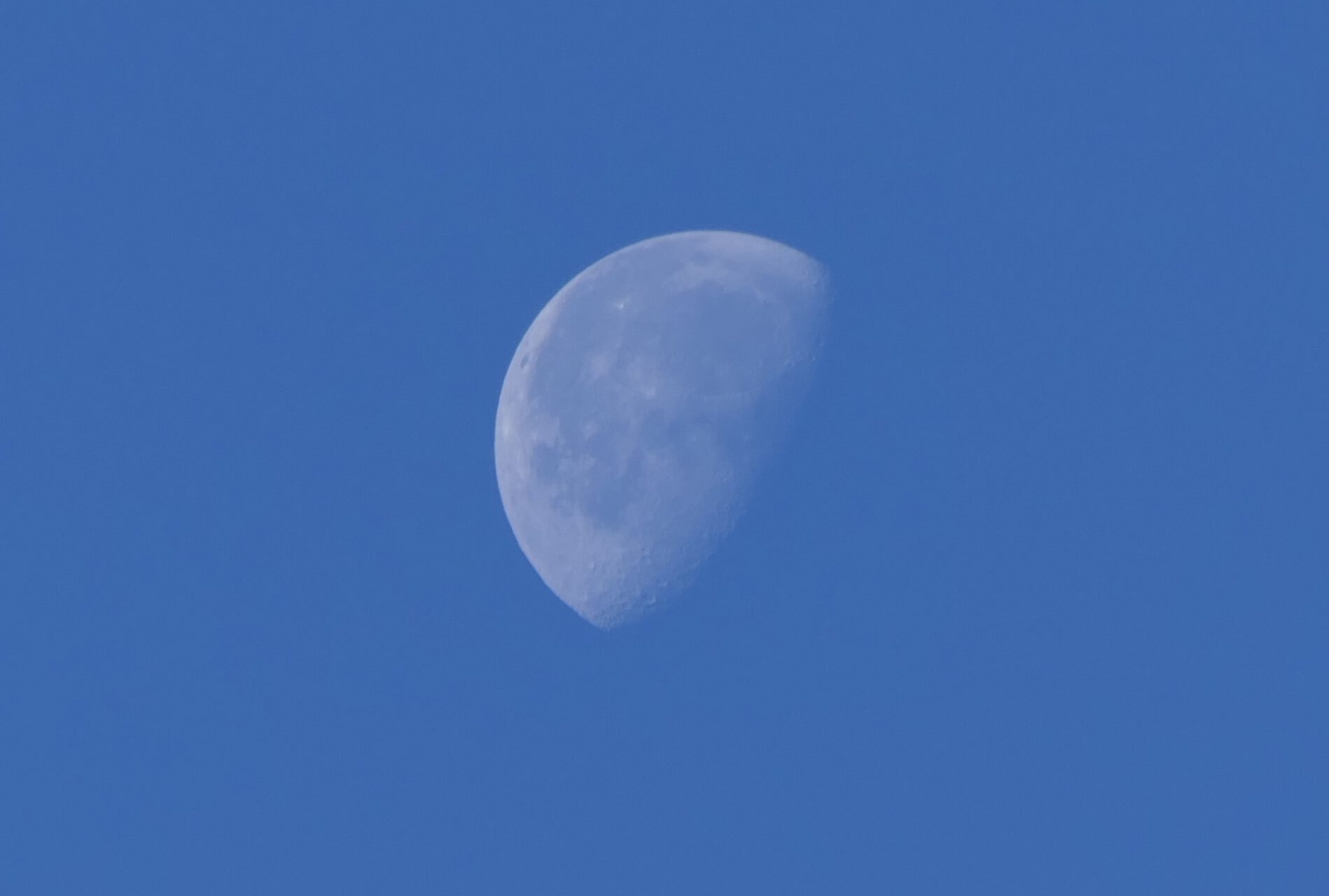 abnehmender Mond über Unterliederbach