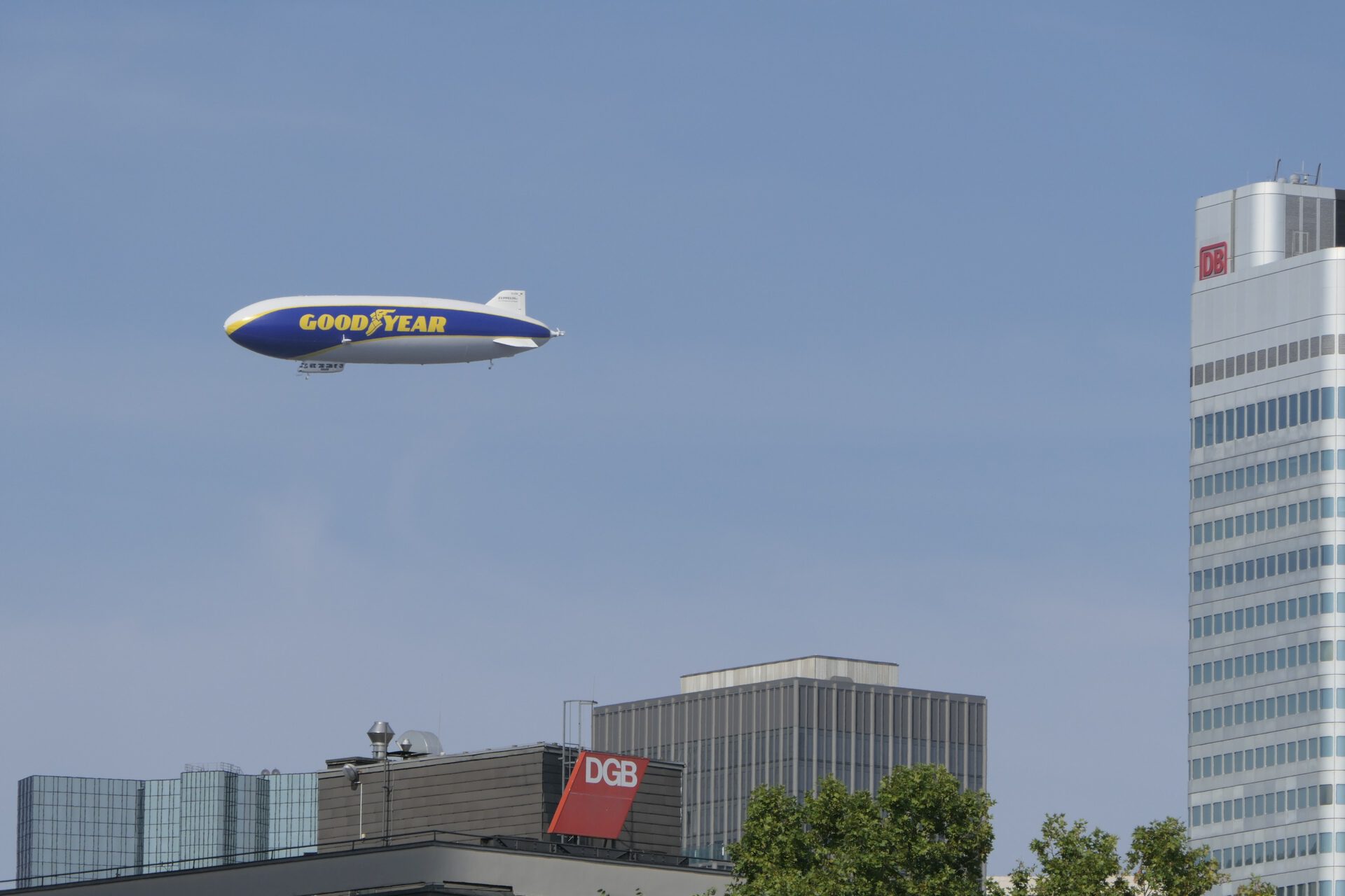 Zeppelin NT über Frankfurt am Main 2020