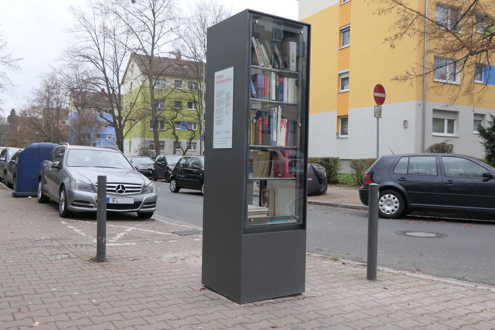 Sieringstraße, Frankfurt am Main Unterliederbach, Offener Bücherschrank