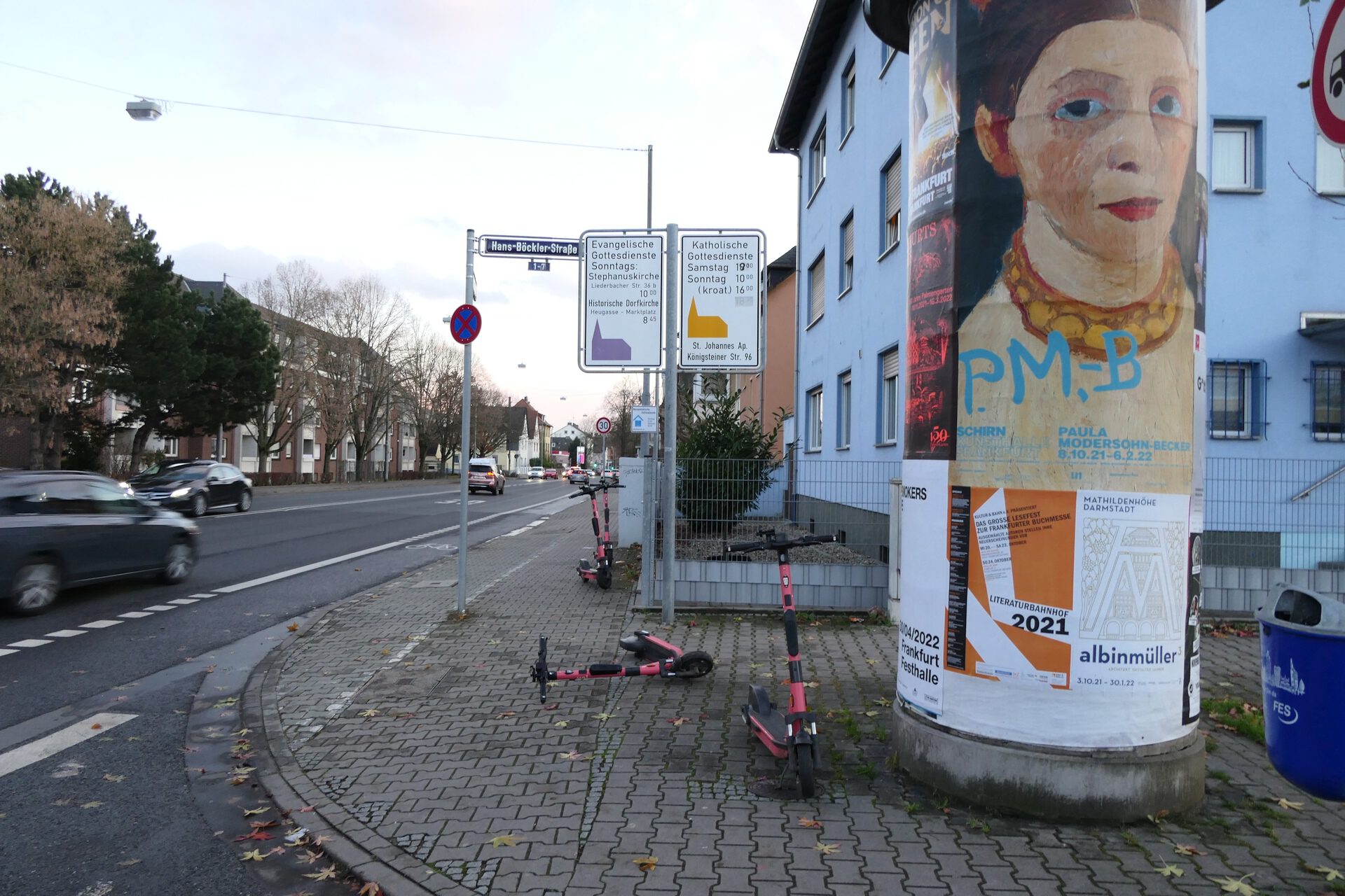 Frankfurt am Main Unterliederbach, Königsteiner Straße. Das Entrée.