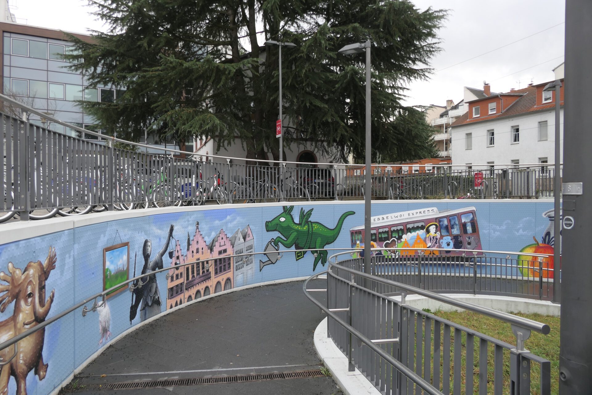 Bahnhof Frankfurt-Rödelheim, Ab- und Aufgänge