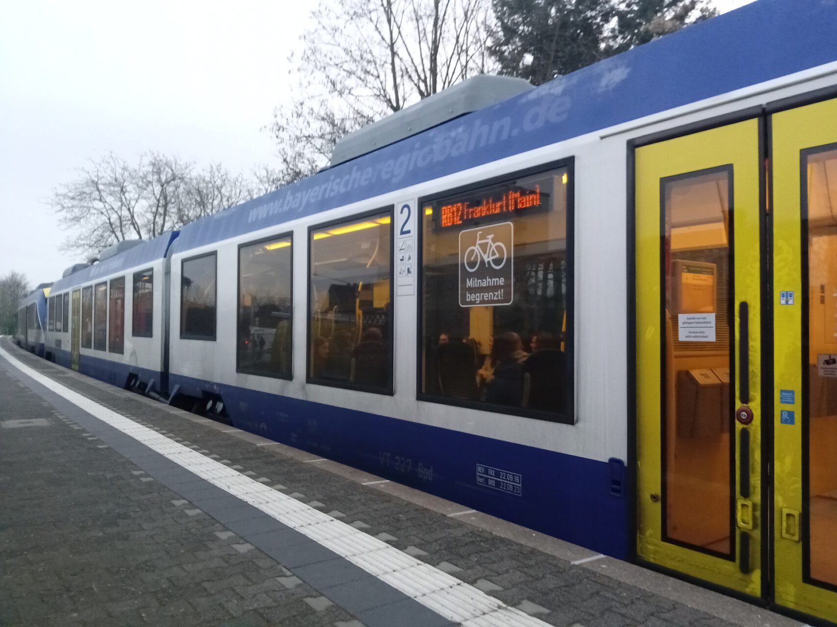 Dieseltriebwagen von Start, Frankfurt am Main Unterliederbach