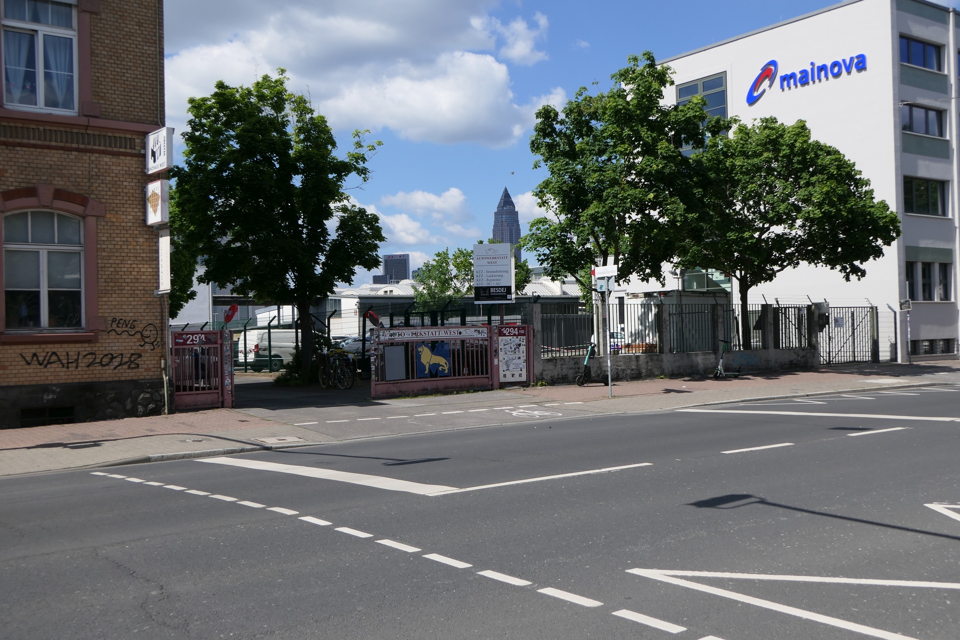 Frankfurt am Main Gutleutviertel, Blick auf Messeturm