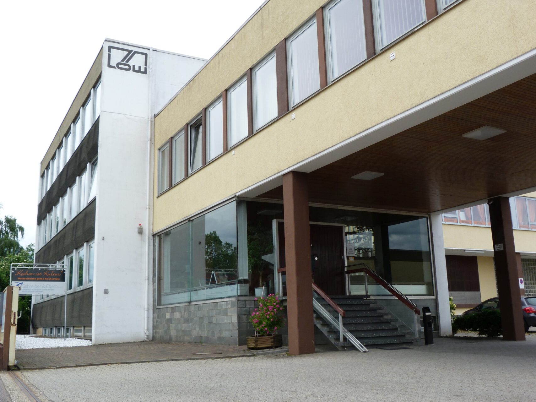 Gebäude der Firma Löw, Schmalkaldener Straße, Frankfurt am Main Unterliederbach