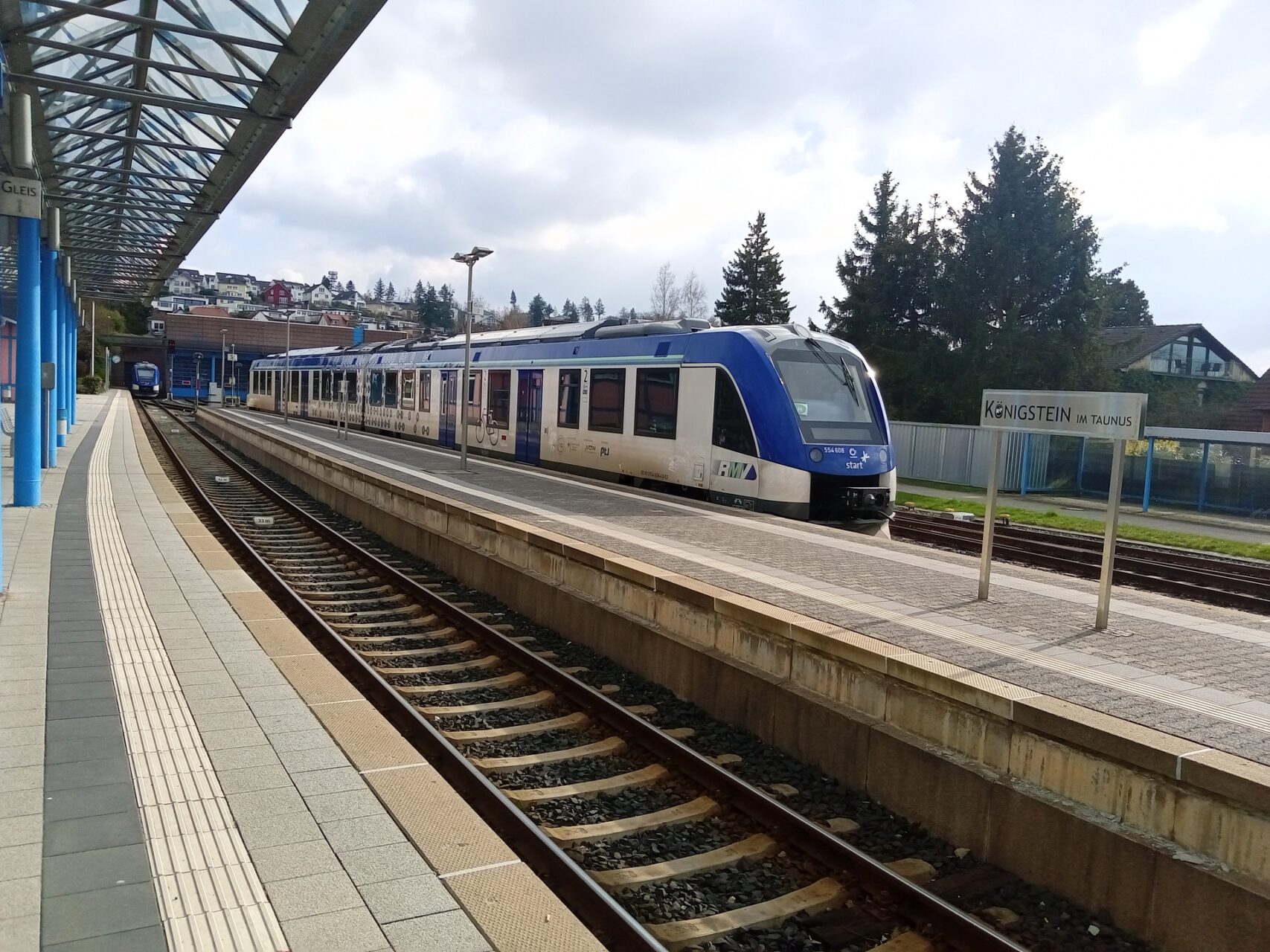 Königstein im Taunus, Bahnhof, Wasserstoff-/Brennstoffzellenzug