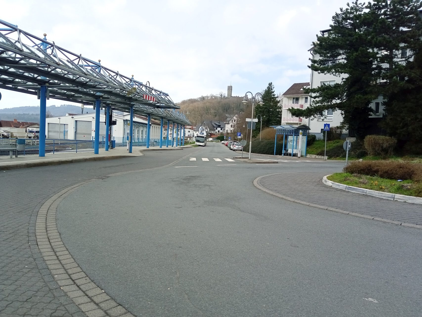 Königstein im Taunus, (Bus-) Bahnhof, Burgruine (winzig)