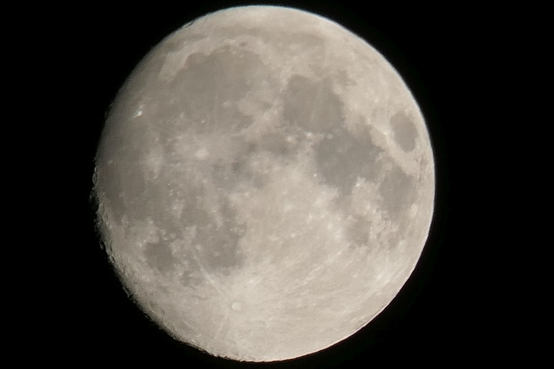 Frankfurt am Main, Unterliederbach, Mond