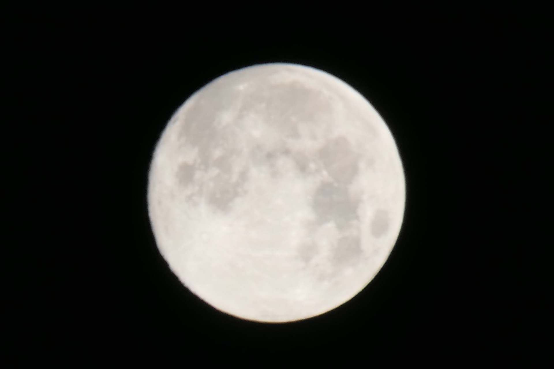 Mond, Frakfurt am Main, Unterliederbach