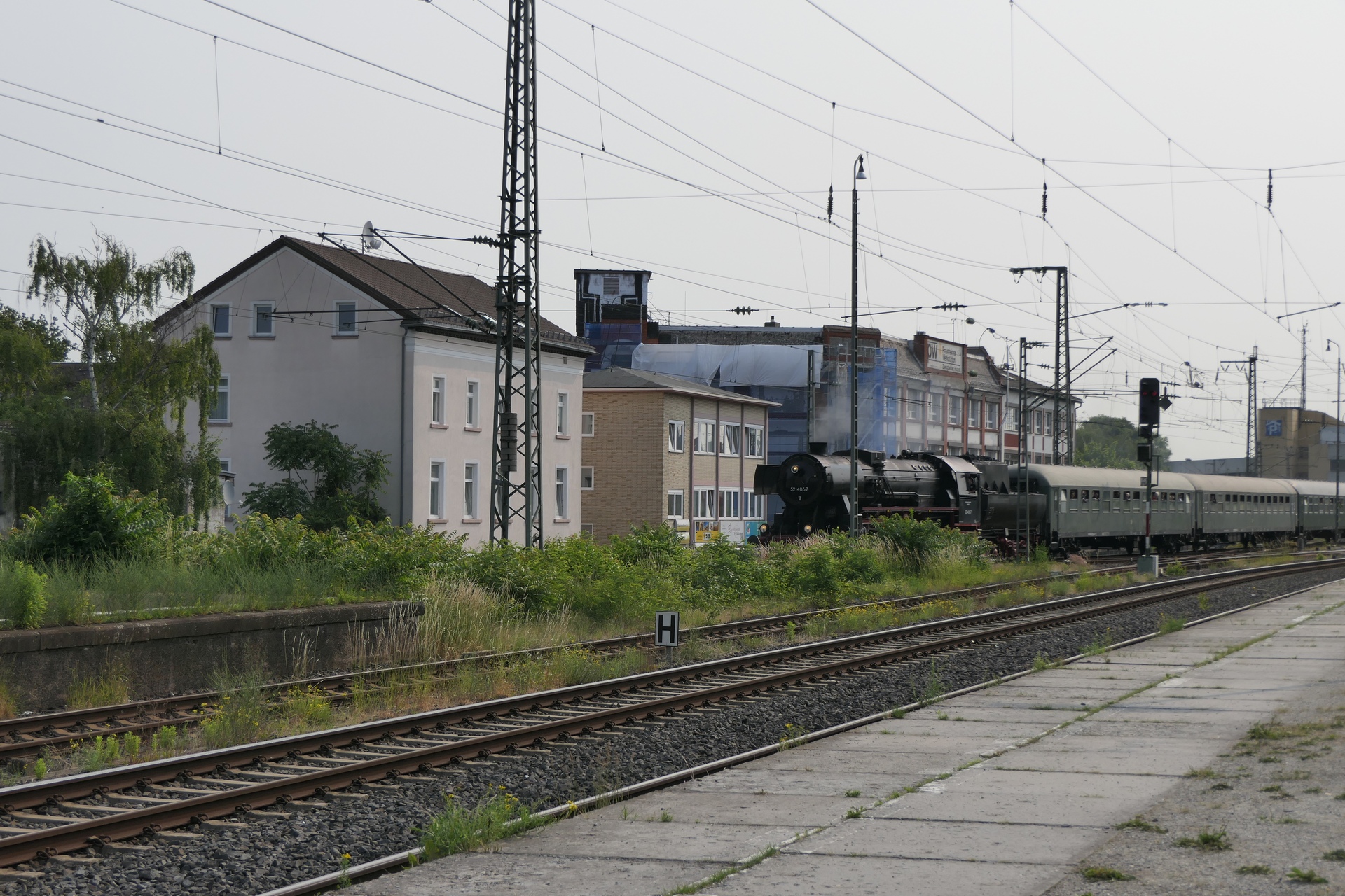Frankfurt am Main, Höchst. 52 4867, Dampflokomotive, Mit Volldampf in den Taunus
