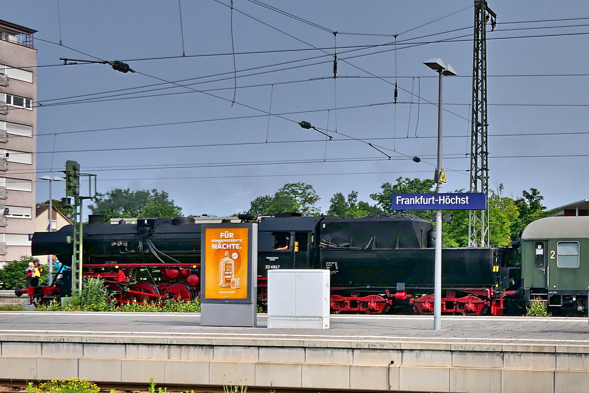 Frankfurt am Main, Höchst. 52 4867, Dampflokomotive, Mit Volldampf in den Taunus