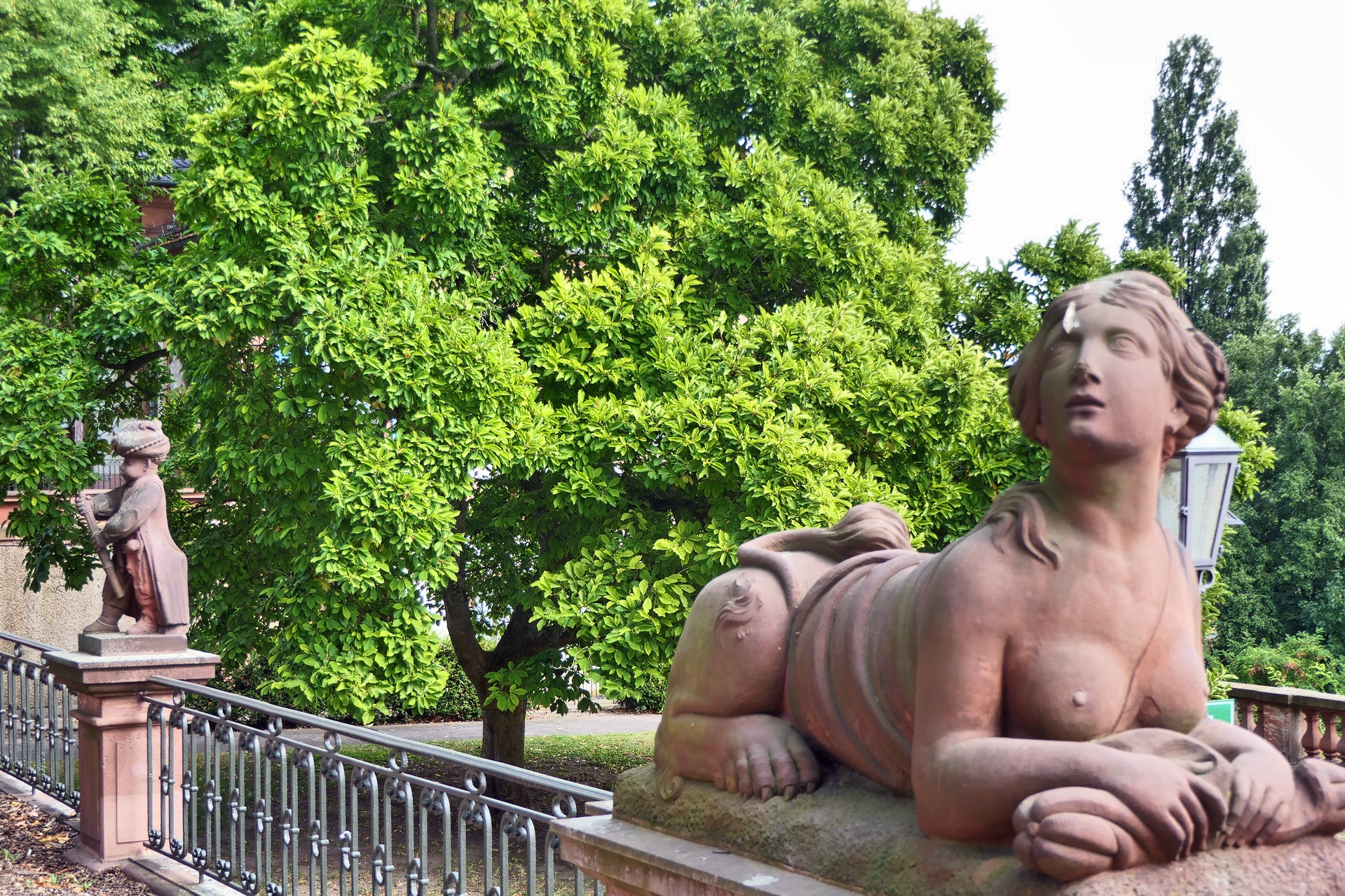 Frankfurt am Main, Höchst, Bolongarogarten, Figuren