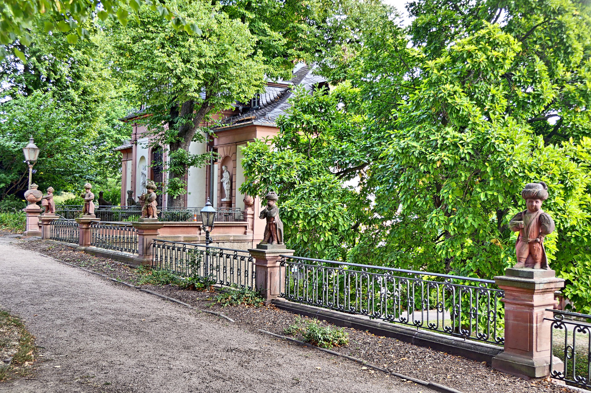 Frankfurt am Main, Höchst, Bolongaropalast Pavillon ost