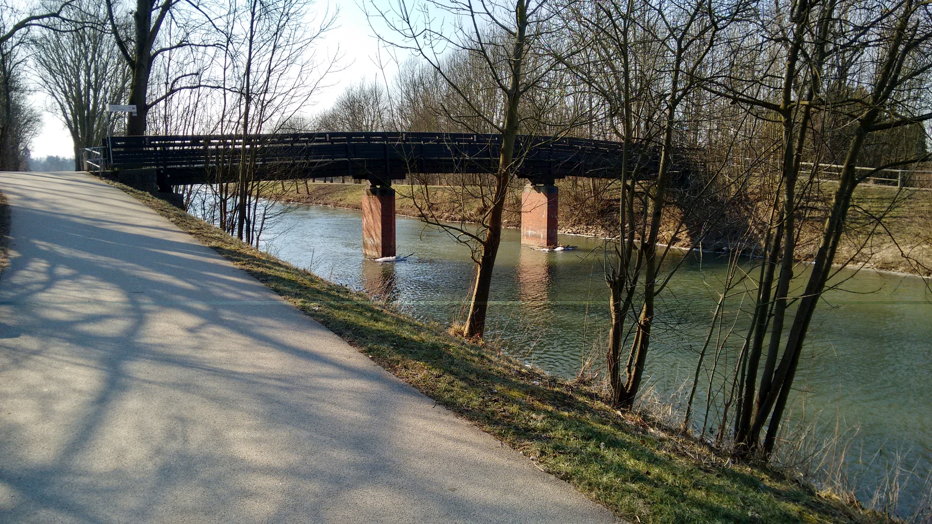 Frankfurt am Main, Nied, Nidda, Fußgängerbrücke